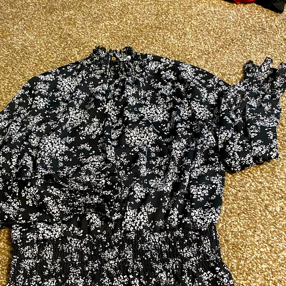 Long sleeve black and white high neck